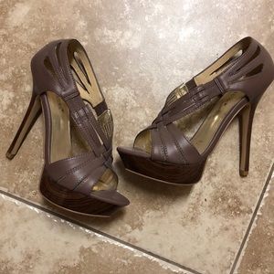 Taupe Shoedazzle heels 👠